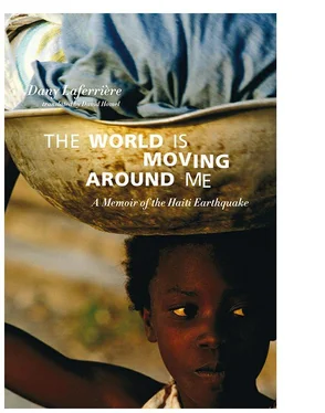 Dany Laferriere The World is Moving Around Me: A Memoir of the Haiti Earthquake обложка книги