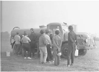 Humanitarian aid for Czechoslovak refugees Source Wiener Stadtund - фото 11