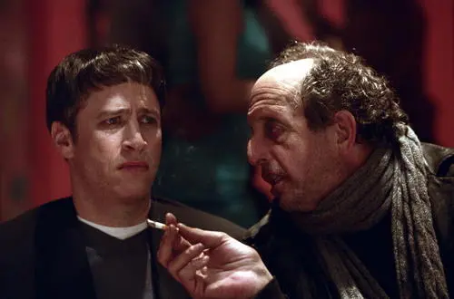 Stewart and Vincent Schiavelli in a scene from the 2002 movie Death to Smoochy - фото 11