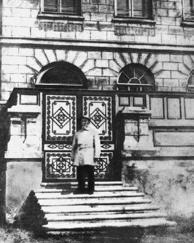 ПА Бадмаев у своего дома на Поклонной горе Фото 1916 г ПА Бадмаев - фото 43