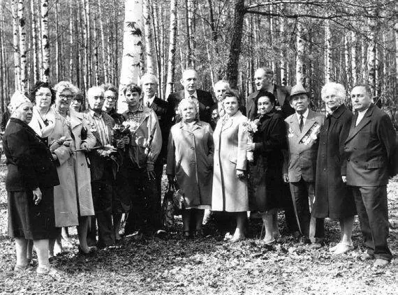 Встреча ветеранов 38го БАО в Сосновке 1980е гг ВИ Богданов на воинском - фото 128