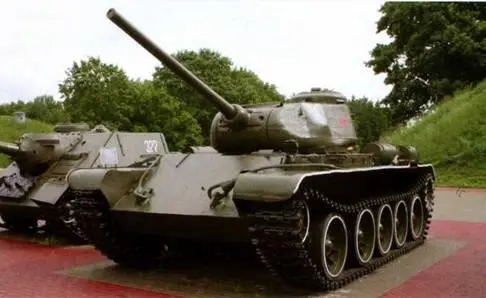 Танк Т44 на экспозиции в Брестской крепости По состоянию на 9 мая 1945 года - фото 9