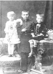 Слева направо Варвара Иван и Григорий Бубновы В феврале 1904 г ИГ Бубнов - фото 2