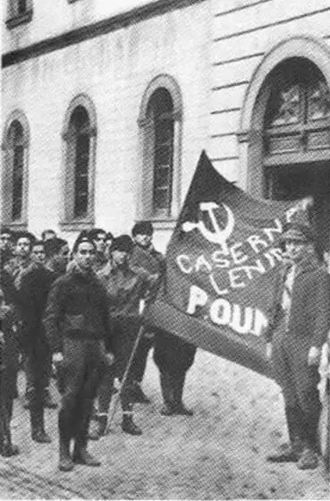Военизированный отряд ПОУМ на улице Барселоны Иосиф Юзик в Испании - фото 19