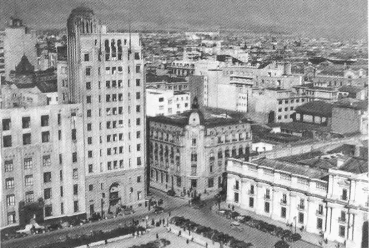 Центр СантьягодеЧили Справа президентский дворец Ла Монеда 1940е гг - фото 34