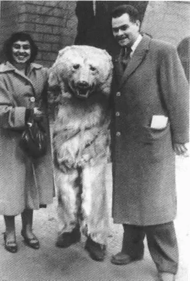 Хоакин Гутьеррес костариканский писатель и журналист и его женачилийка - фото 43