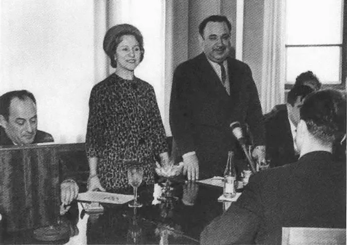 И Григулевич и балерина О Лепешинская в Доме дружбы с зарубежными странами - фото 60