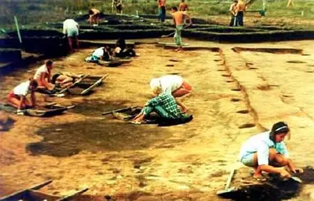 На раскопках в Аркаиме Пришельцы издалека Но кто построил город и откуда - фото 13