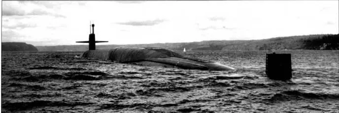 Атомоход SSBN737 Кентукки идет каналом Худа к Адмиралтейскому приходу за - фото 177