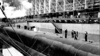 Правый борт средней части субмарины Небраска Лодка стоит в ковше - фото 179