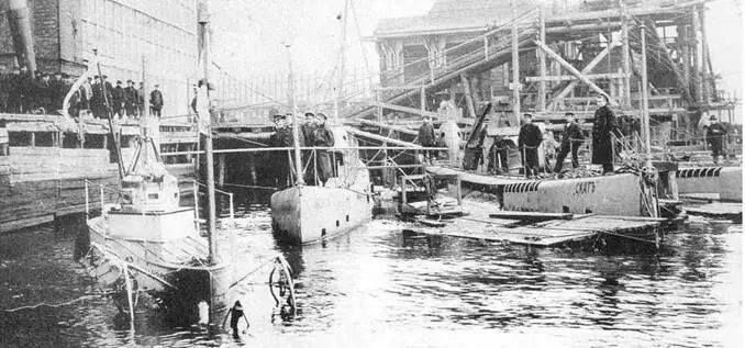 Дельфин уходит на испытания Июнь 1903 г Подводные лодки Дельфин и - фото 70