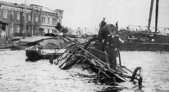 Дельфин во Владивостоке Дельфин после подъема Лето 1905 г - фото 82