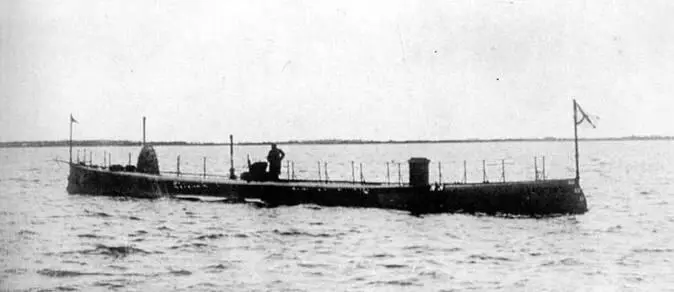 На фото внизу Касатка на испытаниях в октябре 1904 г вверху Скат на - фото 88