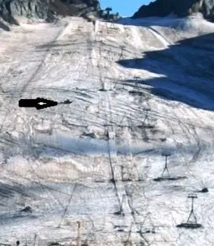Arrow indicates Duncans body The small crevasse in which he was buried is - фото 40