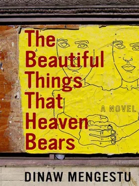 Dinaw Mengestu The Beautiful Things That Heaven Bears обложка книги