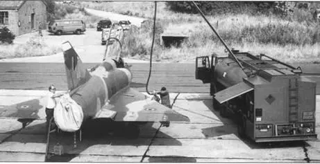Заправка топливом подвесных баков бельгийского Миража 5ВА Мираж 5DV из - фото 100