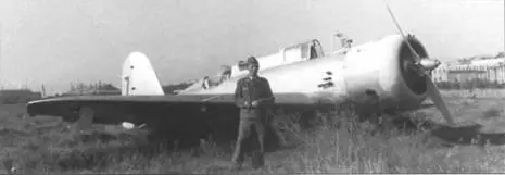 Немецкий авиатехник позирует на фоне трофейного Р10 Выезд на коне к - фото 22