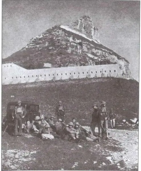 Гибралтар Конец 1939 г Гибралтар 100тонная английская пушка - фото 19