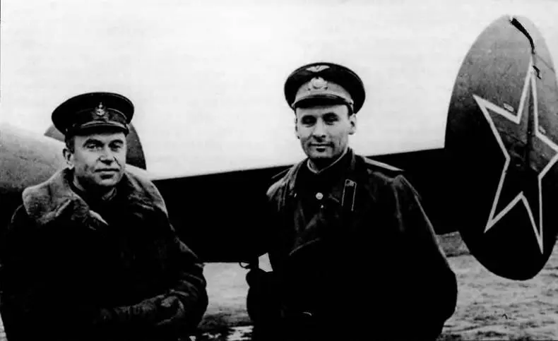 ВГЕрмолаев слева и летчик АДАлексеев 1944 год Весной 1938 года - фото 25