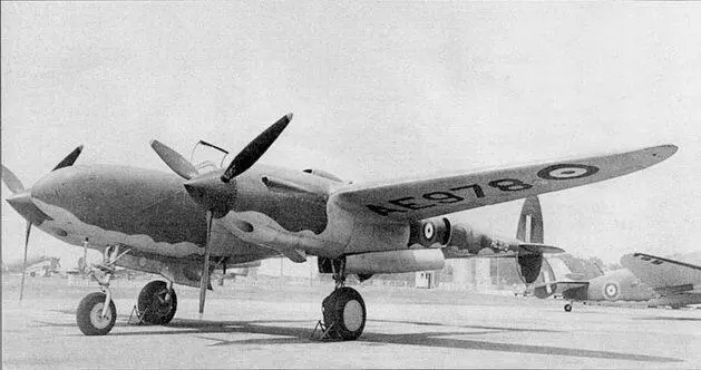 Р322 Лайтнинг I изготовленный по заказу RAF И а Р322 стояли двигатели - фото 24