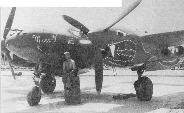 Miss V Р38J майора Вальтера Дакка из 459й эскадрильи 80й истребительной - фото 94