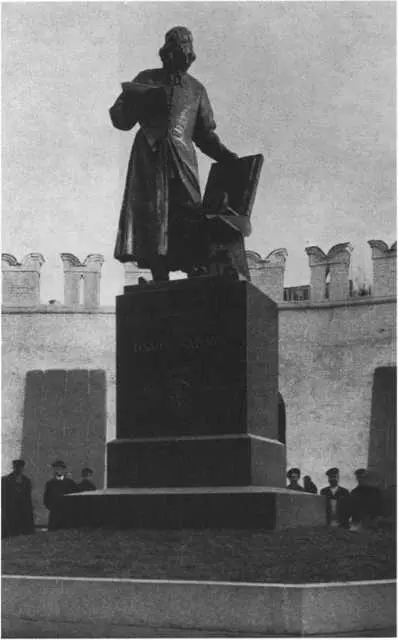Памятник Ивану Федорову в Москве одно из лучших произведений русской - фото 1