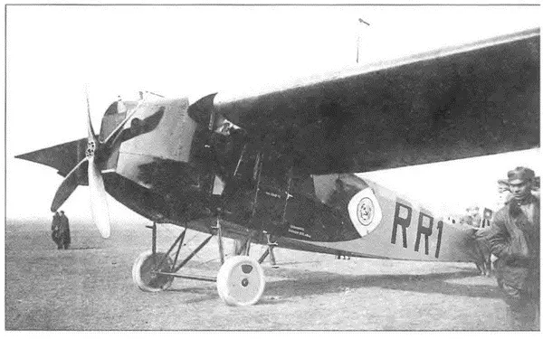 Фоккер RR1 в Москве апрель 1922 г Фоккеры получили бортовые номера - фото 93