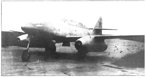 Двухместный Me 262B2 проходил специальные летные испытания в НИИ ВВС в - фото 161