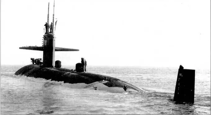 SSN716 Солт Лейк Сити идет вниз по Джэмсовой реке Вирджиния 1984 г - фото 111