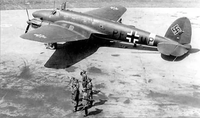 Самолет He111G5 PFUP доставил германскую военную делегацию на аэродром - фото 28