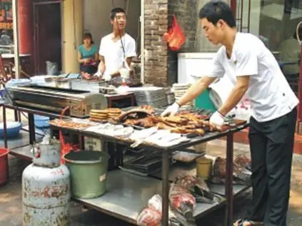 The Muslim Markets Xian has a long artistic history and this is evident in the - фото 46