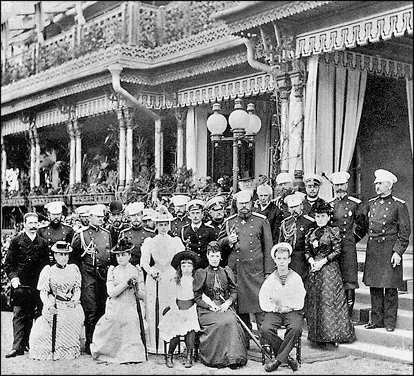 Члены Императорской фамилии перед дворцом Ливадия 1894 г 21 октября 2 - фото 4