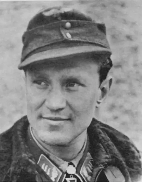 Hauptmann Walter Krupinski received the Knights Cross with Oak Leaves for - фото 44