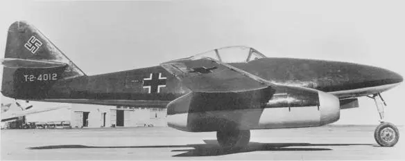 The vaunted Me 262 in full profile as a clean straight fighter version Ray - фото 50