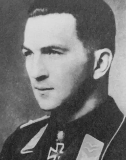 Major Wolfgang Bombo Schenck received the Knights Cross with Oak Leaves as a - фото 53