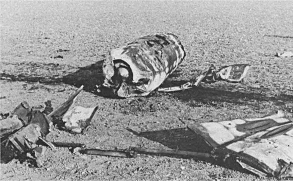 This second photo of the Steinhoff crash shows one of the Jumo 004 engines - фото 56