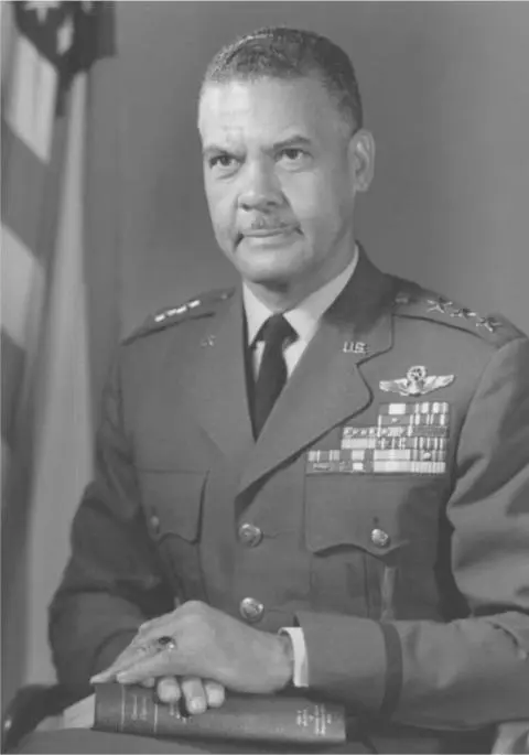 General Benjamin O Davis the founding commander of the 99th Pursuit Squadron - фото 68