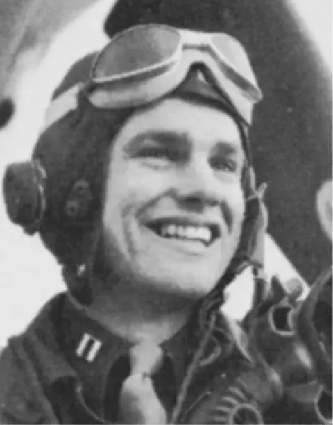 Major Donald Bochkay commanding officer of the 363rd Fighter Squadron 357th - фото 69
