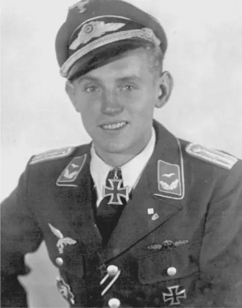 Major Erich Hartmann a recipient of the Diamonds was the worlds - фото 76