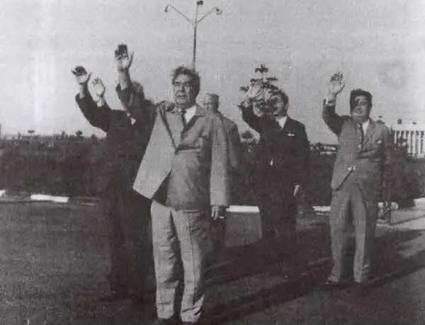 Проводы в Симферопольском аэропорту делегации ЧССР август 1969 г Брежнев - фото 14
