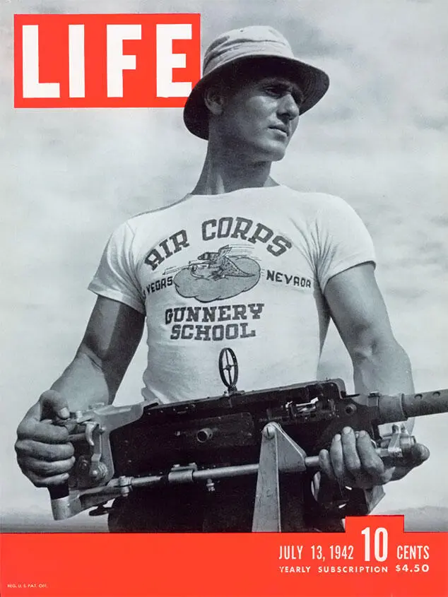 На этой обложке журнала Лайф от 10 июля 1942 года изображен мужчина в одной - фото 16