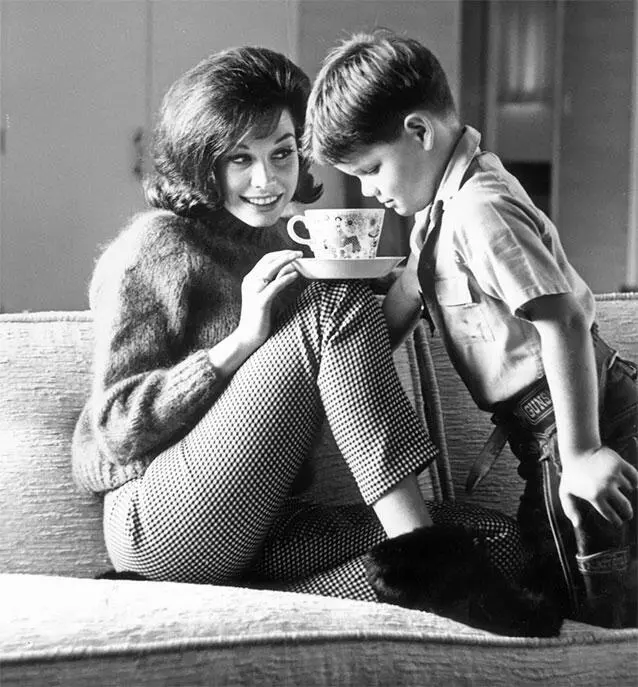 Мэри Тайлер Мур около 1965 года Велосипедные бриджи 1960х годов Существует - фото 89