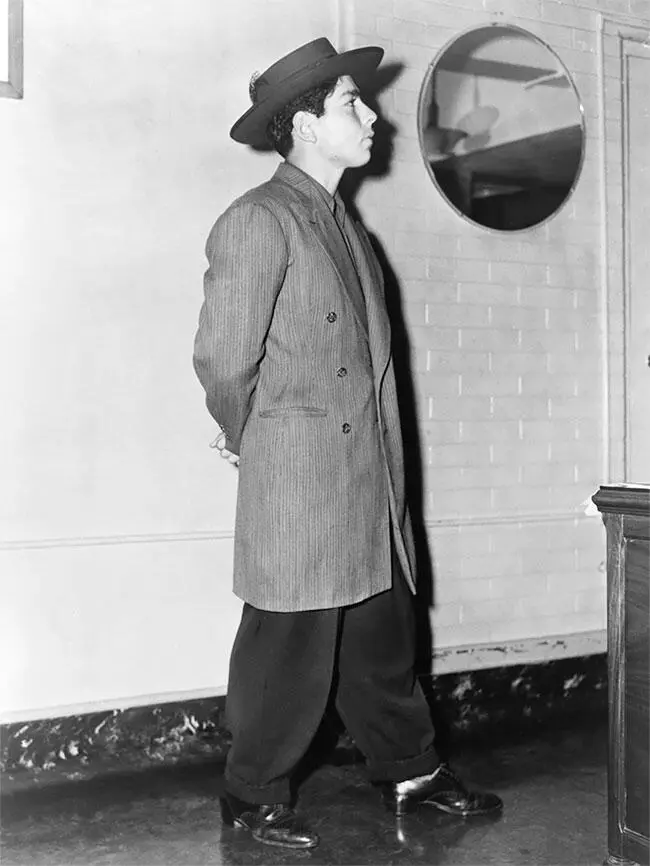 Костюм зут 1943 год Более консервативный образ 19501960х недавно вернулся в - фото 126