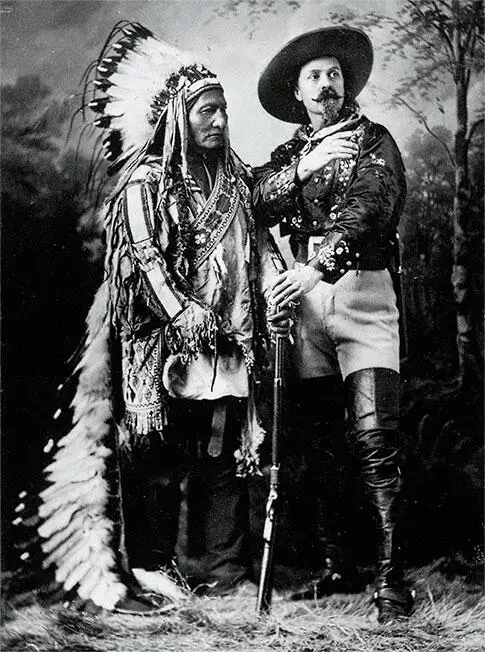 Сидящий Бык в парадном головном уборе и Буффало Билл в ковбойской шляпе 1885 - фото 187