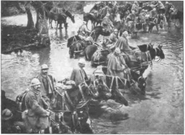 Французская кавалерия в районе Вердена 1916 г Германский натиск не ослабевал - фото 121