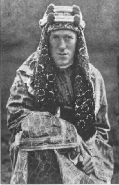 Лоуренс Аравийский 1917 г Лоуренс умер 19 мая 1935 года в Лагере Бовингтон в - фото 169