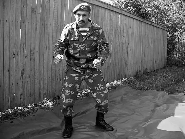 Левая стойкаБоец стоит в том же положении что и во фронтальной стойке с той - фото 446