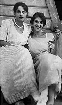 С сестрой Изабеллой 1929 год Молодая актриса Фаина Фельдман Ялта 1921 - фото 33