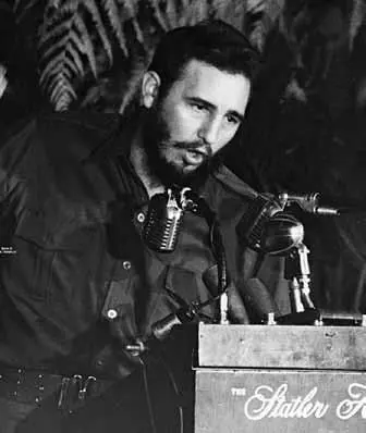 Фидель Кастро Рус В 1953 г Фидель Кастро возглавил неудачный штурм военной - фото 211