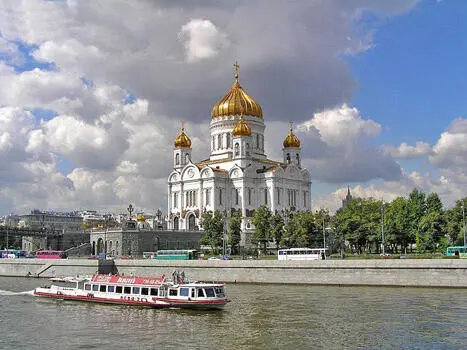 Большое белое с золотыми куполами уточнила я Оно самое Нет Нет - фото 19